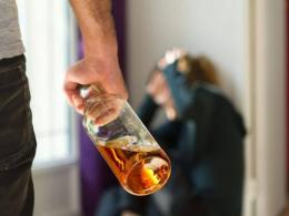 Sažetak: Izvršenje krivičnih djela u alkoholiziranom stanju Povećanje kriminala u vezi s alkoholom