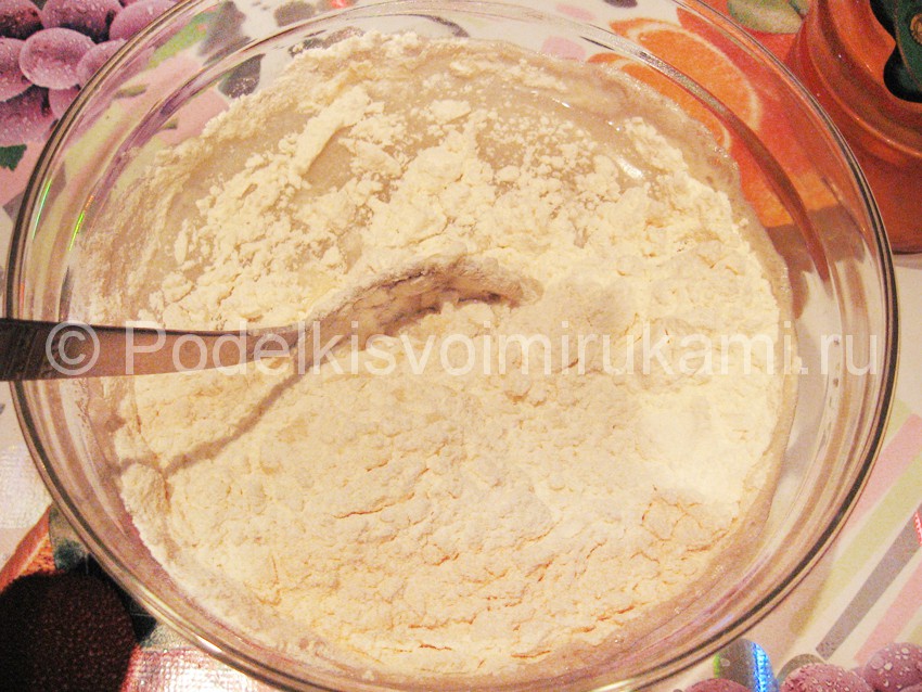 Забыла добавить в тесто соль. Забыла добавить в тесто соль. Добавить воду в муку. Приготовление дражжевого тесла. Теплое молоко с дрожжами.